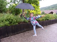 Alizé danse avec un parapluie 2
